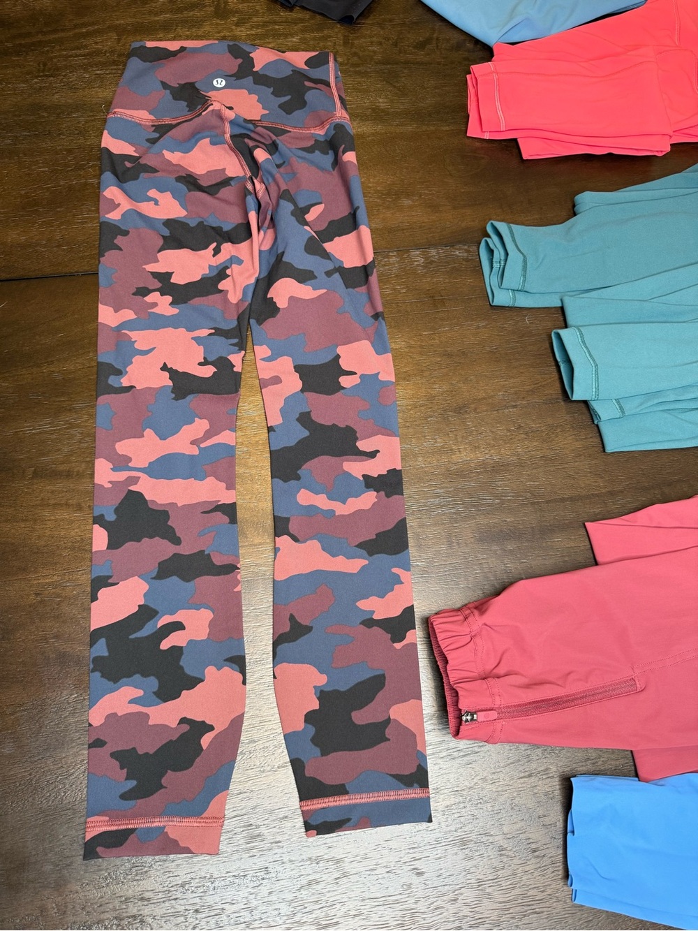 SIZE ZERO Camouflage Wunder Train Leggings - Pink, Blue & Black